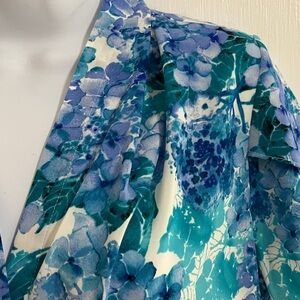 Calvin Klein Floral Top Size Medium Petite